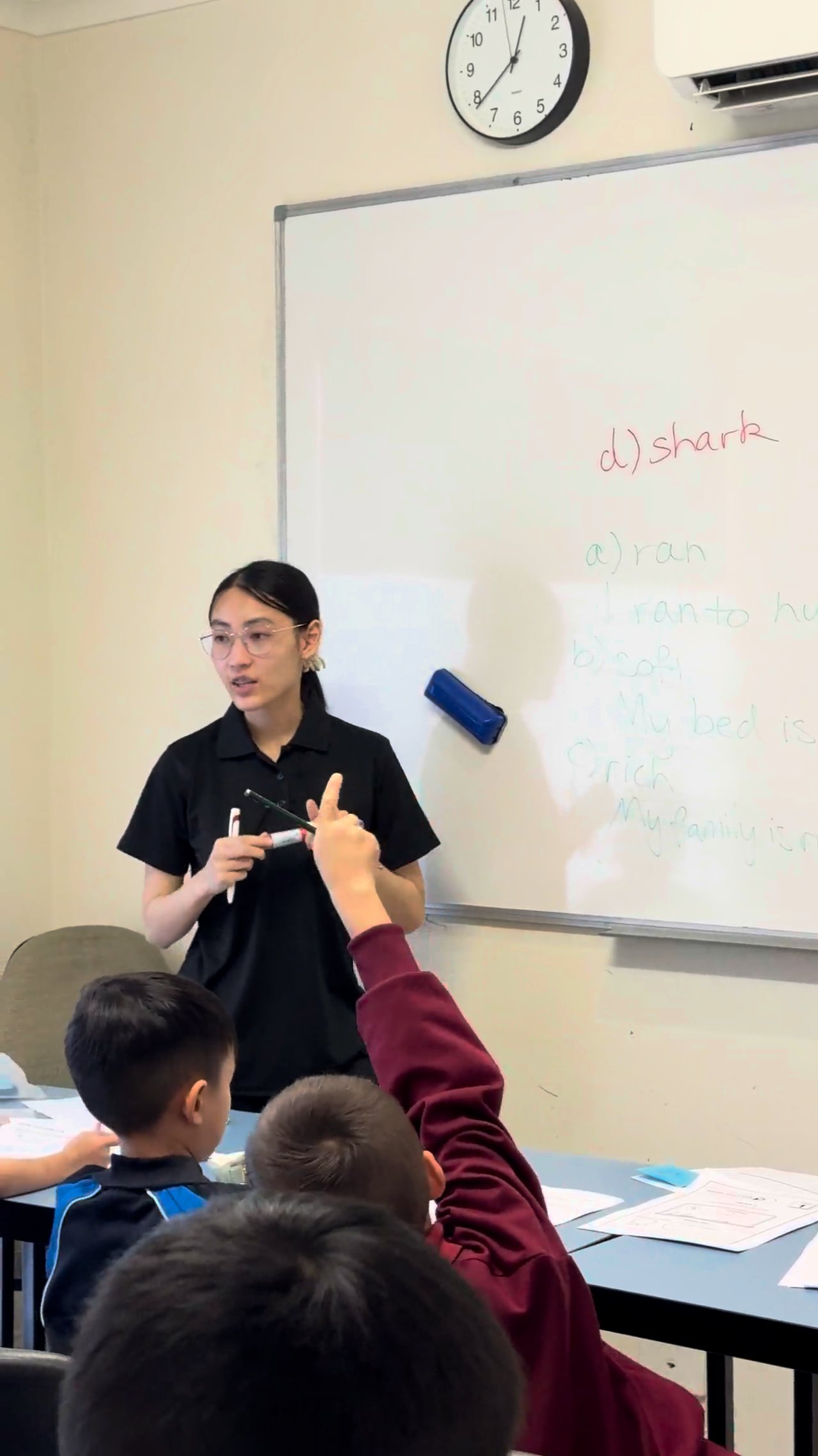 A Signal Education tutor teaching an English lesson at the whiteboard